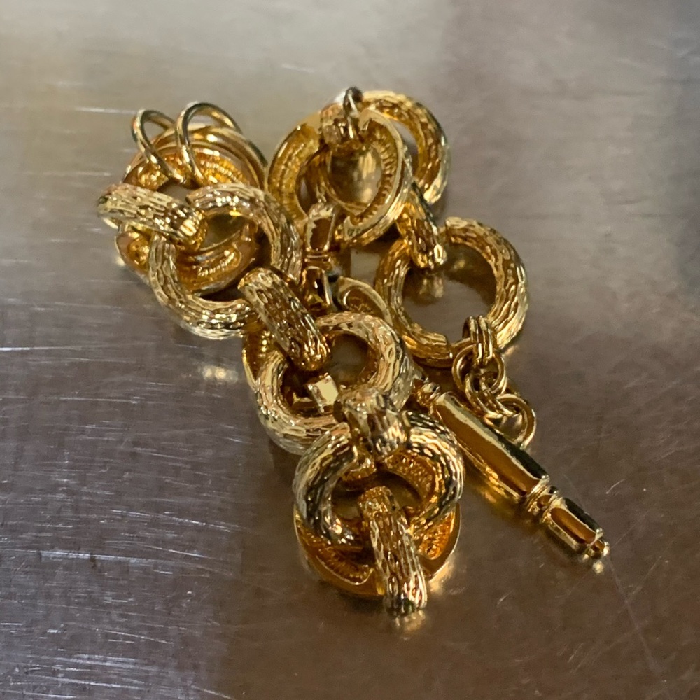 Kenneth Lane KJL Lightweight Gold Plated Bracelet - Picture 7 of 7